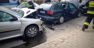 Zderzenie trzech samochodów w Hałcnowie