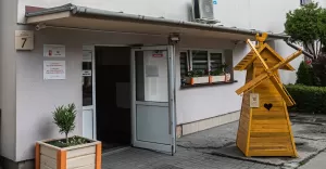 W schronisku dla bezdomnych działa pracownia stolarska