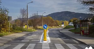 Przy ul. Tuwima pojawiły się bezpieczne przystanki z separatorami