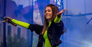 Koncert na rozpoczęcie roku szkolnego na pszczyńskim rynku w wykoniu Roksany Węgiel - 02.09.2019 r.
