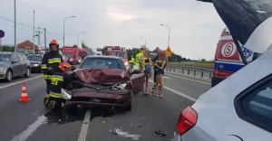Zderzenie dwóch osobówek na DK-1