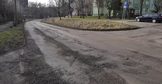 Tańskiego i Skrzydlewskiego - uszkodzona nawierzchnia
