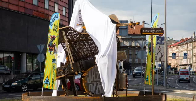 Instalacja dedykowana muzykom jazzowym stanęła koło "Sfery"