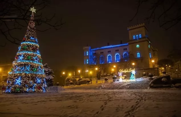 PocztowkazBielska,Bielsko,BielskoBiała,PlacChrobrego,Wieczór,Pigal,Styczeń,Święta,Zima,LoveBB,