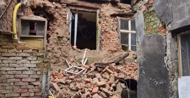Przy ul. Celnej zawaliła się ściana kamienicy