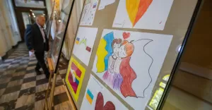 Wojna w Ukrainie oczami dziecka. Wyjątkowa wystawa w Ratuszu