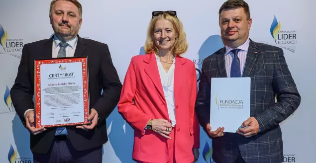Od lewej: prezydent Jarosław Klimaszewski, naczelnik Ewa Szymanek-Płaska oraz wiceprezydent Piotr Kucia