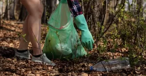 śmieci, zbiórka odpadów, sprzątanie świata