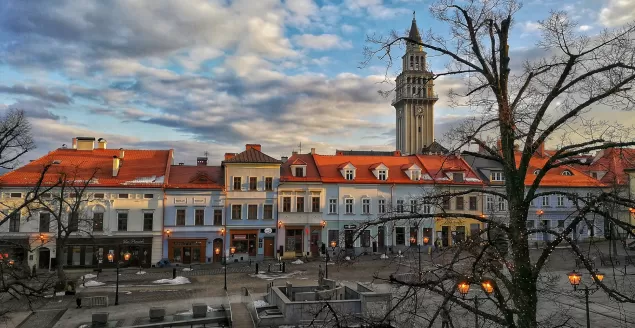 Bielski Rynek w słoneczne popołudnie