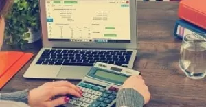 Jak sfinansować wyjazd dziecka na wakacje?