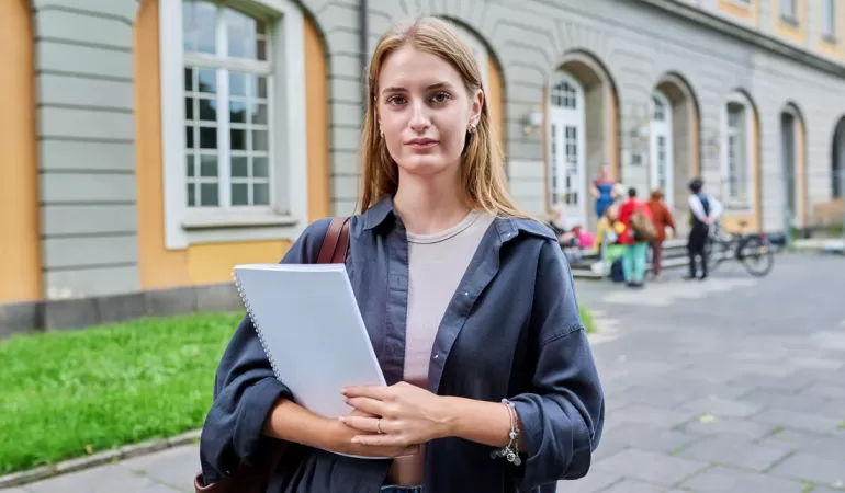 Szkolenia czy studia podyplomowe - który wybór jest korzystniejszy?