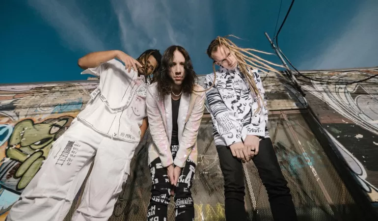 Koncert & Show: No Longer Music - The Modern Anthem Tour