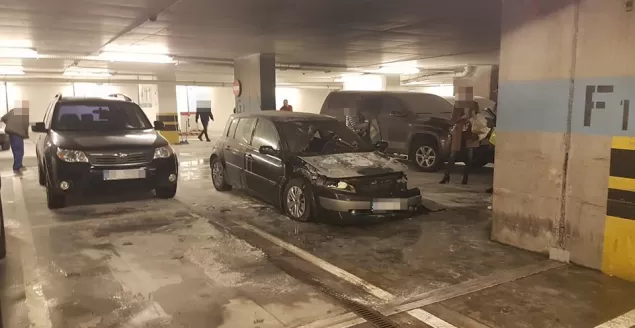 Pożar na terenie parkingu galerii handlowej