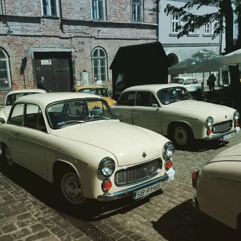 bielskobiala,bielsko,rynek,syrena,rajdsyren,prl,skarpeta,zlot,fotodnia,instagram