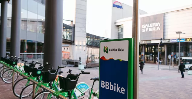 Stacja miejskiego systemu wypożyczalni rowerów BBbike przy Sferze, sfera
