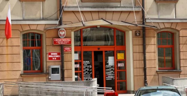 ratusz, urząd miejski