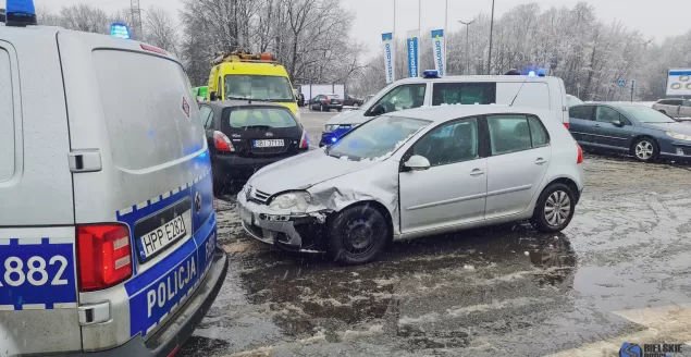 Interwencja policji na parkingu Castoramy - 5.01.2021