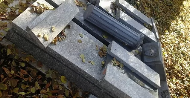 nagrobek karola korna