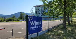 Letni parking przy ATH. Powstał z myślą o mieszkańcach i turystach