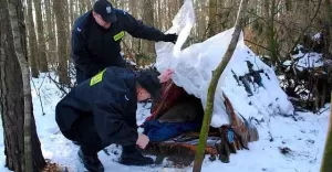 policja bezdomni zima