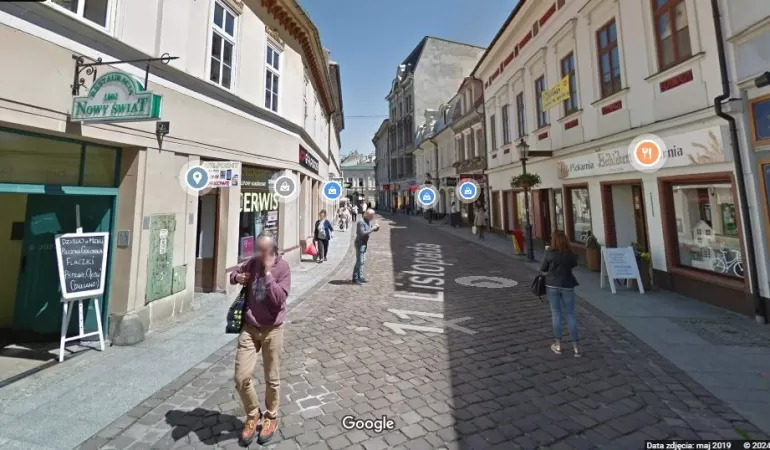 Obecnie zdjęcia przedstawiające centrum Bielska-Białej w Google Street View zostały wykonane w 2019 i 2017 roku. Wi