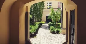 bielskobiala,biala,11listopada,kamienica,podwórze,szyny,ilovebb,fotodnia,instagram