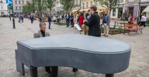 Mieszkańcy zabrali głos i są za pozostawieniem fortepianu na placu Wojska Polskiego