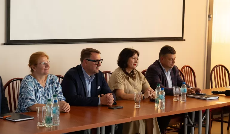 Prezydent Jarosław Klimaszewski spotkał się z przedstawicielami oświaty