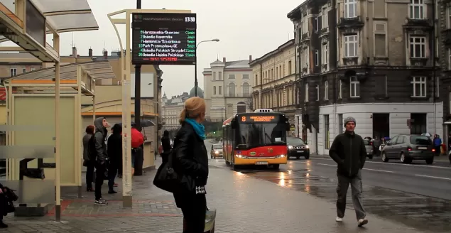 tablica na przystanku