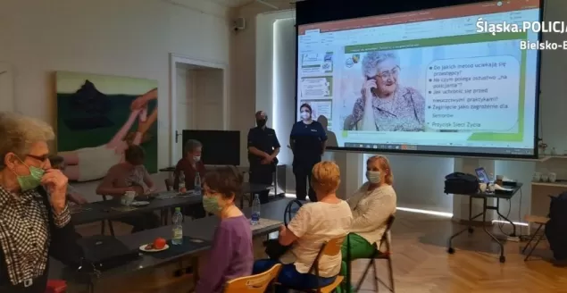 Dzielnicowe rozmawiały z seniorami na temat bezpieczeństwa