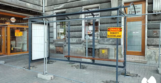 Montaż tymczasowej wiaty na przystanku „Hotel Prezydent” kier. Mikuszowice