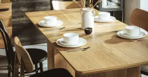Stoły rozkładane w funkcjonalnym wnętrzu
