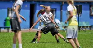 Czym jest Ultimate Frisbee? Pokażą podstawy i zasady gry