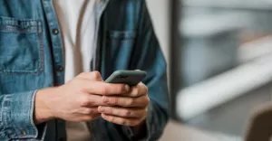 Czy opłaca się posiadać telefon na kartę?