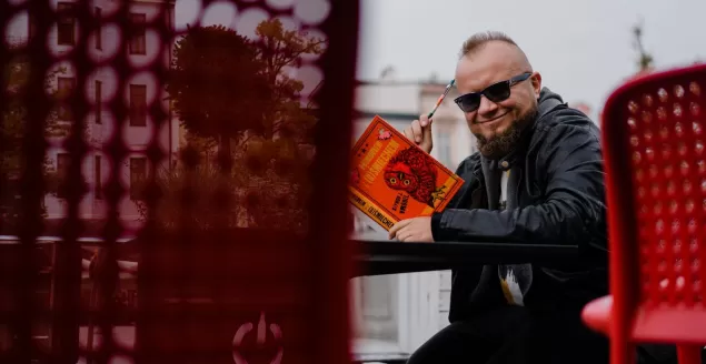 W Książnicy Beskidzkiej z Humorem i u(Ś)miechem Wróbla