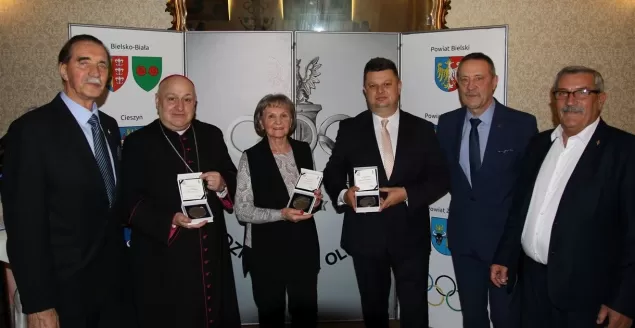 Medale ruchu olimpijskiego dla prezydenta miasta i biskupa