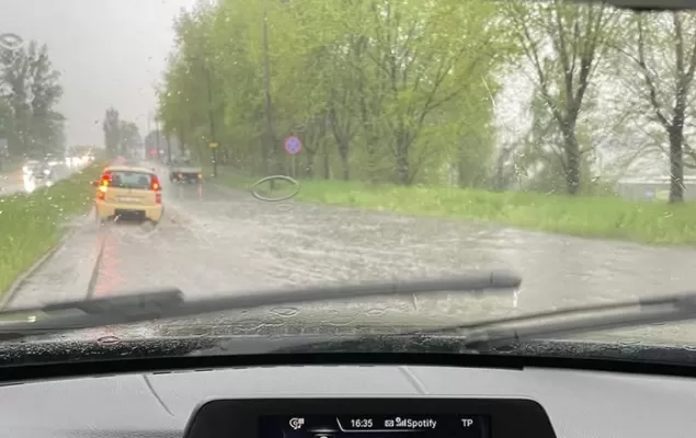 [FOTO, WIDEO] 11 interwencji staży pożarnej po ulewach 24 kwietnia. Strażacy podsumowali działania