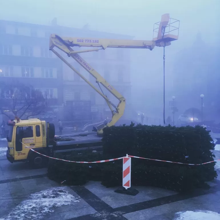 bielskobiała,bielsko,placchrobrego,choinka,zima,rozbieranie,luty,fotodnia,instagram