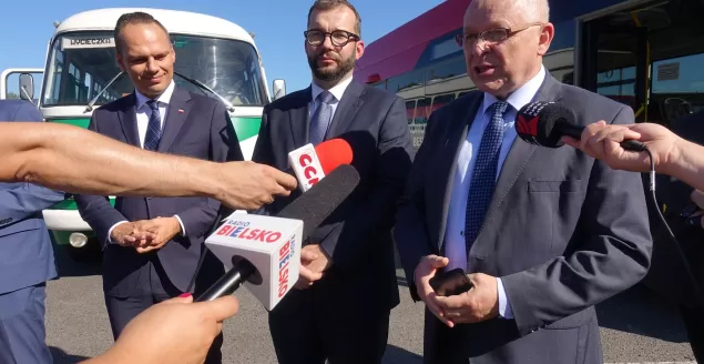 Wiceministrowie odwiedzili zajezdnię Komunikacji Beskidzkiej