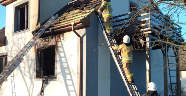 Tragiczny pożar domu w Jasienicy. Zginęła jedna osoba