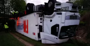 Akcja wyciągania ciężarówki z rowu
