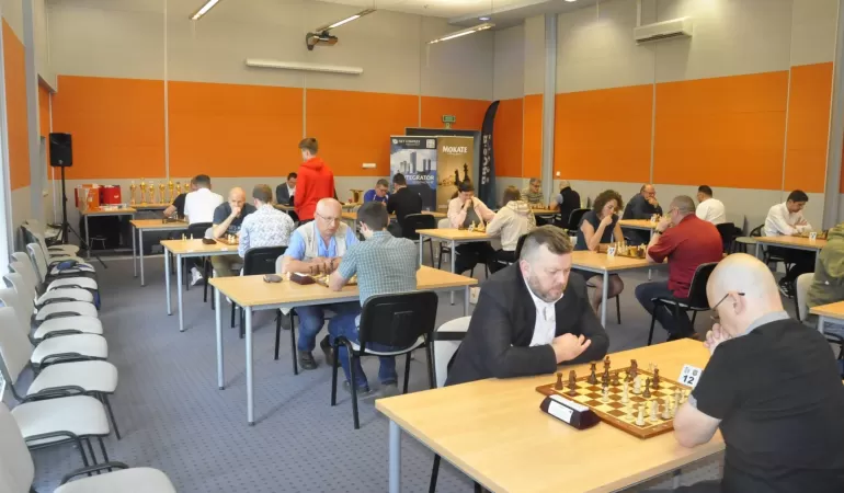 Radni i pracownicy samorządowi zagrają w szachy. To już II edycja Turnieju