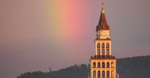 Katedra św. Mikołaja w świetle zachodzącego słońca