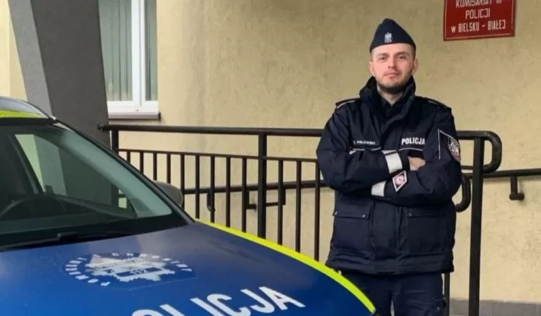 Mł. asp. Sebastian Palowski pomógł mężczyźnie, który w trakcie jazdy autem dostał ataku hipoglikemii