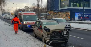 Zderzenie dwóch osobówek przy Partyzantów - 17.12.