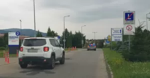 165 km na godzinę. Policyjna eskorta auta z kobietą w ciąży