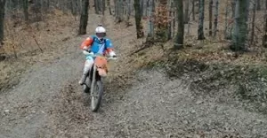motocyklista, cross