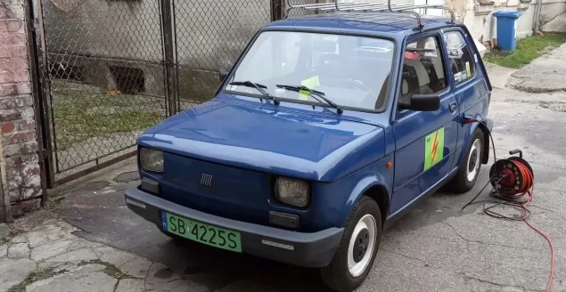 Wylicytuj przejażdżkę elektrycznym Maluchem i pomóż "Drachmie"