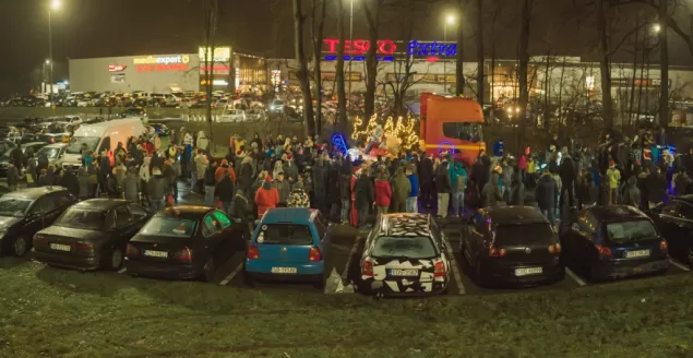 Spontaniczna akcja driftujących Mikołajów