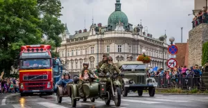 XVIII Międzynarodowy Zlot Pojazdów Militarnych "Operacja Południe" w Bielsku-Białej - parada koło za